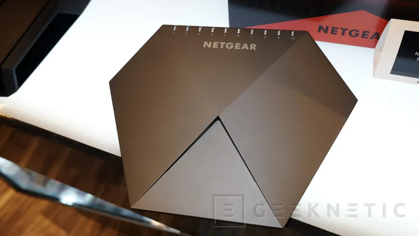 Netgear NightHawk GS810EMX, un switch gaming con Ethernet de 10 Gbps, Imagen 3