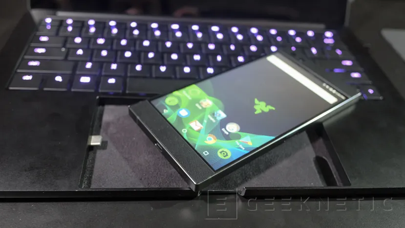 Geeknetic Razer quiere convertir su smartphone en un portátil con Project Linda 1