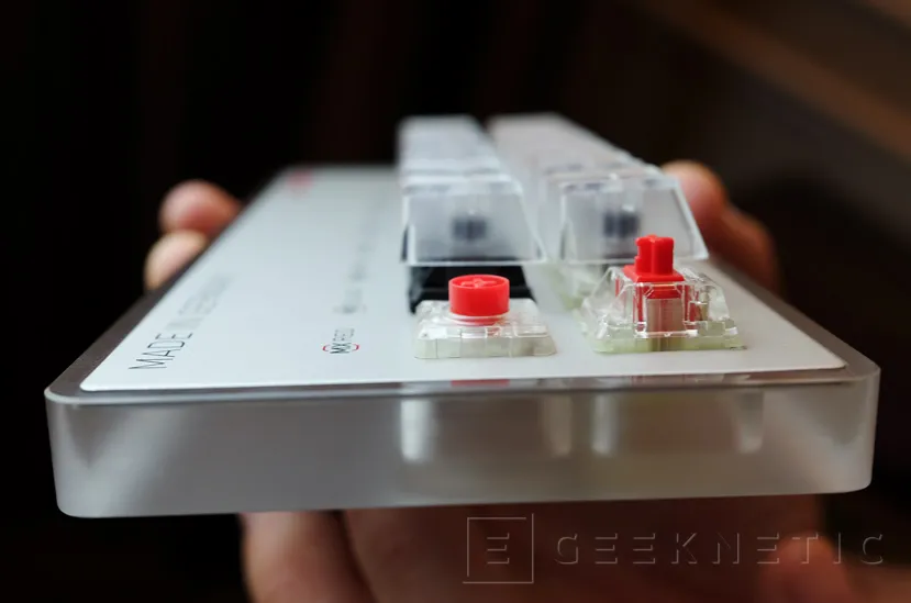 Geeknetic Cherry desvela sus primeros interruptores mecánicos de perfil bajo para portátiles, Cherry MX Low Profile RGB RED 1