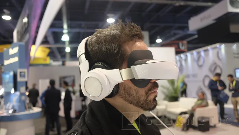 Geeknetic Ya a la venta las gafas de cine portátil 3D de Royole 1