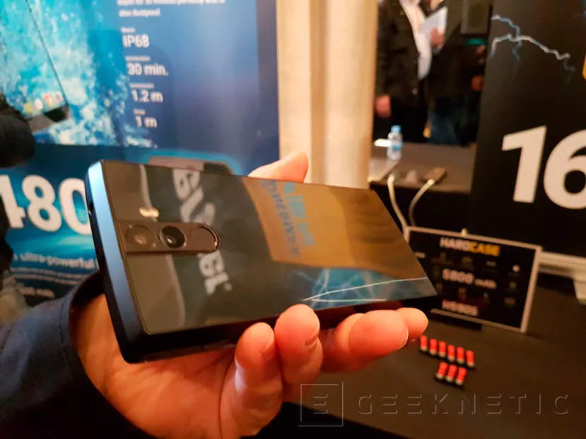 Geeknetic Energizer sorprende con un móvil de 16.000 mAH y cuatro cámaras 2