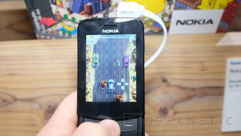Geeknetic El mítico Nokia 8110 de Matrix vuelve al mercado de la mano de HMD con 4G 4