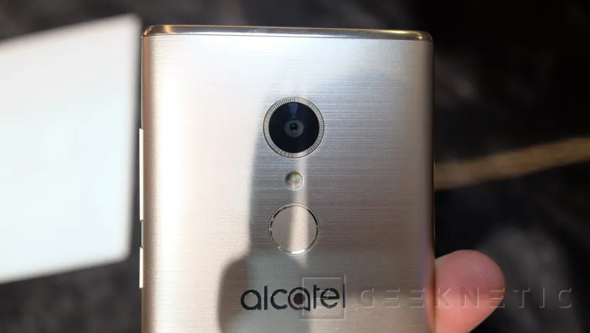 Alcatel 3C: barato, con pantalla de 6 pulgadas y bien diseñado