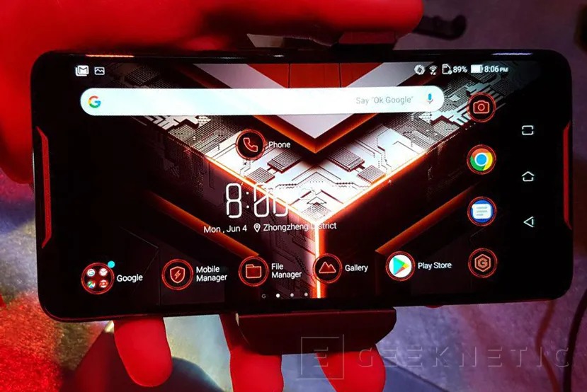 Geeknetic Asus introduce el smartphone ROG Phone, 90Hz de panel AMOLED y overclock 5