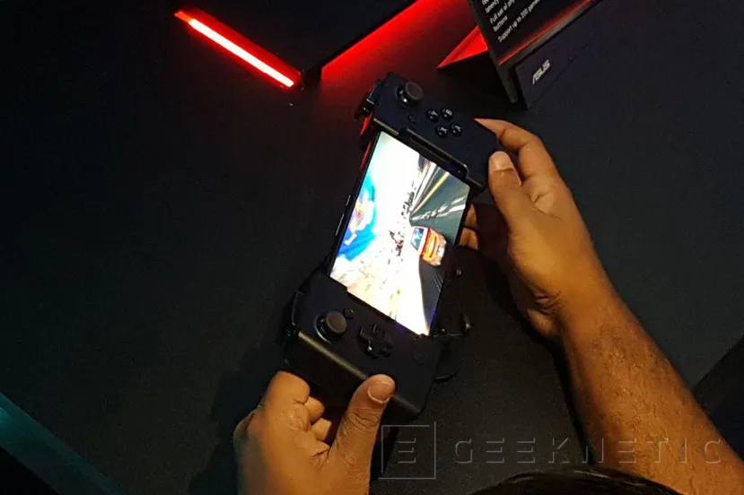 Geeknetic Asus introduce el smartphone ROG Phone, 90Hz de panel AMOLED y overclock 8