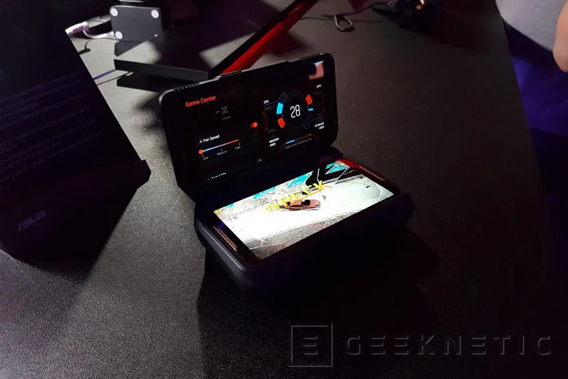 Geeknetic Asus introduce el smartphone ROG Phone, 90Hz de panel AMOLED y overclock 9