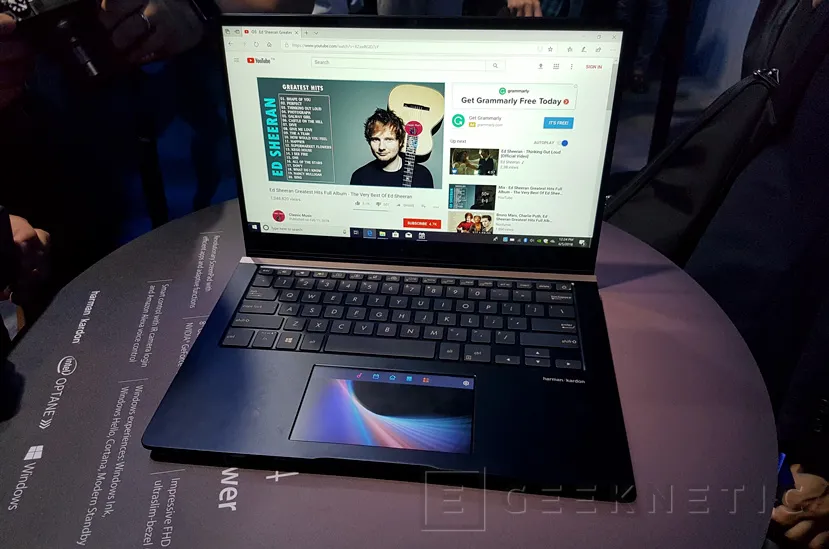 Geeknetic Zenbook Pro15, Core i9 y touchpad con pantalla para el ultrabook más potente de ASUS 1
