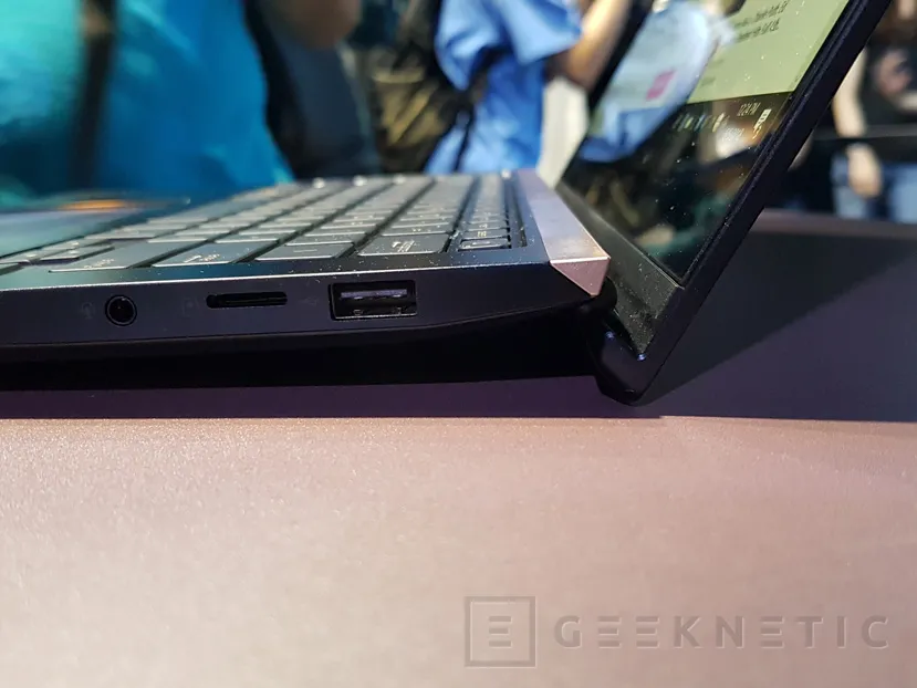 Geeknetic Zenbook Pro15, Core i9 y touchpad con pantalla para el ultrabook más potente de ASUS 5