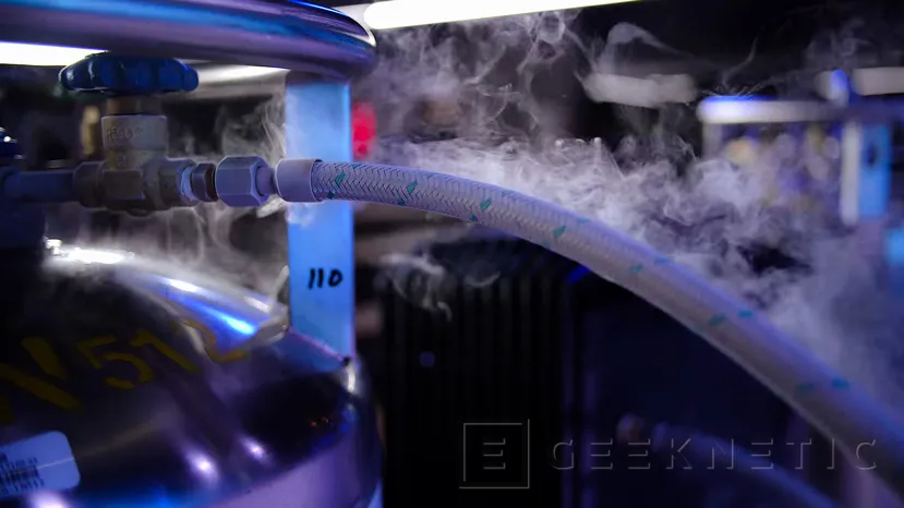 Geeknetic EVGA muestra un sistema de refrigeración que ya ha roto 5 records de rendimiento en 3D Mark 1