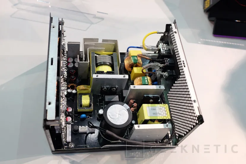 Geeknetic Cooler Master estrena su serie V Platinum y fuentes de fabricación propia 3