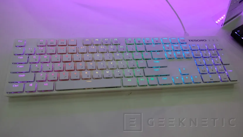Geeknetic Tesoro estrena dos nuevos teclados para jugadores en su stand de la Computex 1