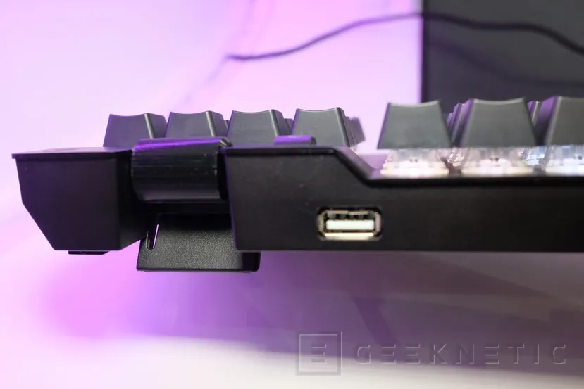 Geeknetic Tesoro estrena dos nuevos teclados para jugadores en su stand de la Computex 7