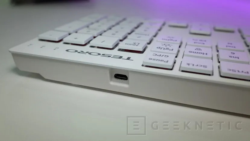 Geeknetic Tesoro estrena dos nuevos teclados para jugadores en su stand de la Computex 3