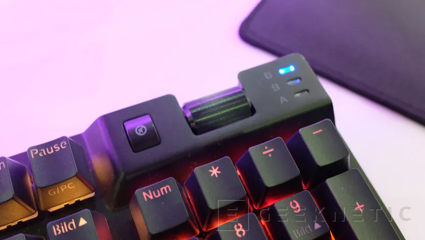 Geeknetic Tesoro estrena dos nuevos teclados para jugadores en su stand de la Computex 6