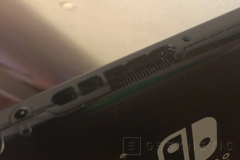 Geeknetic Las carcasas de las Nintendo Switch se están agrietando dando paso a roturas 1