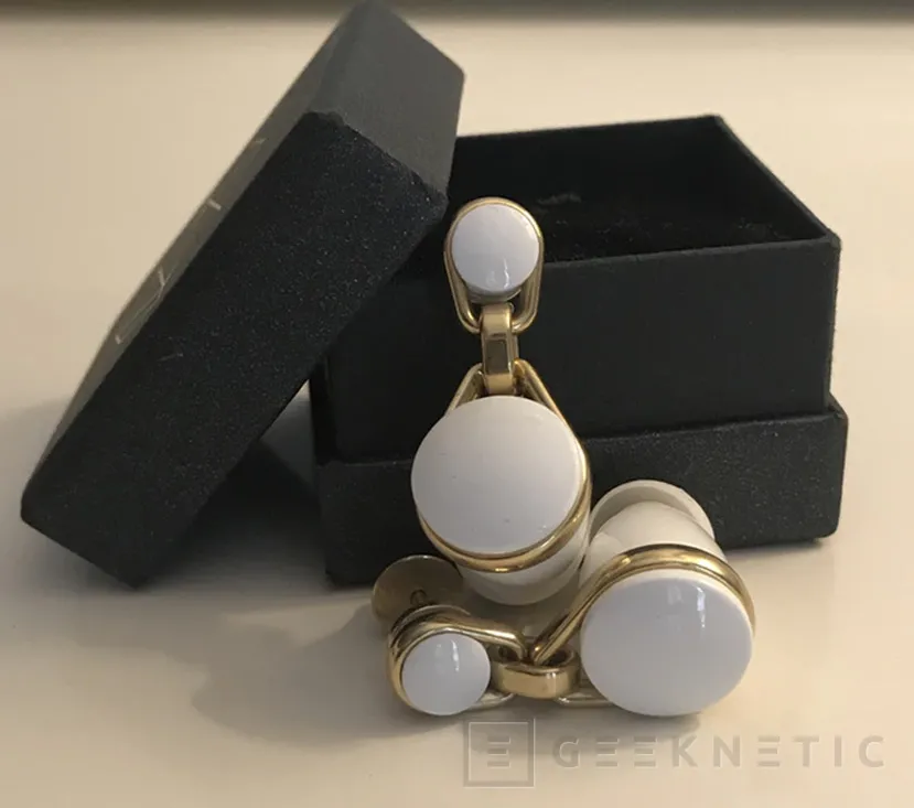 Geeknetic Scandi Electronics ha creado un concepto de pendientes con auriculares Bluetooth incorporados 2