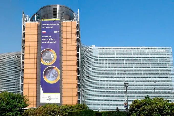 Geeknetic La Comisión Europea prepara una multa de 3 mil millones de dólares a Google 1