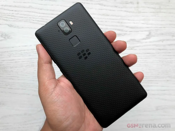 Geeknetic BlackBerry anuncia los Evolve X y Evolve, ambos con doble cámara trasera y 4000 mAh 3