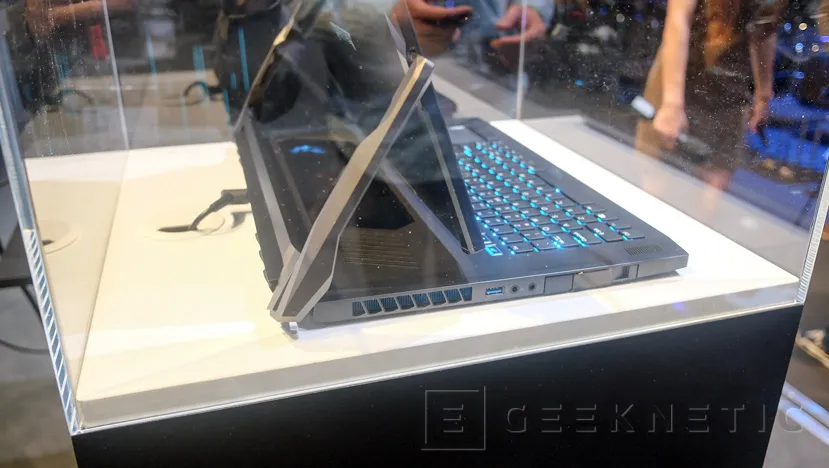 Geeknetic El ACER Predator Triton 900 es un portátil de alto rendimiento en formato 2 en 1 3