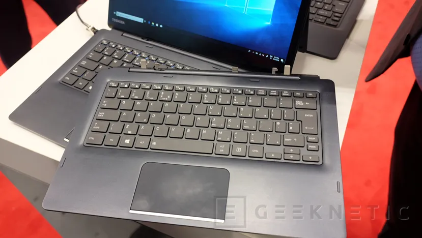 Geeknetic Toshiba esconde una batería extra en el teclado extraíble de su 2 en 1 Portege X30T-E 2