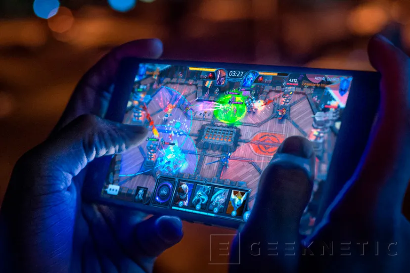 Geeknetic El Razer Phone 2 mantiene los 120 Hz y gana potencia y resistencia al agua 2
