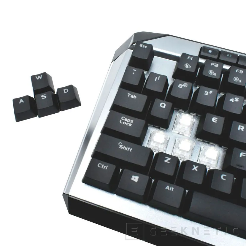 Geeknetic El teclado mecánico Patriot Viper V765 RGB es el primero en incorporar los interruptores Kailh White Box DIP 3