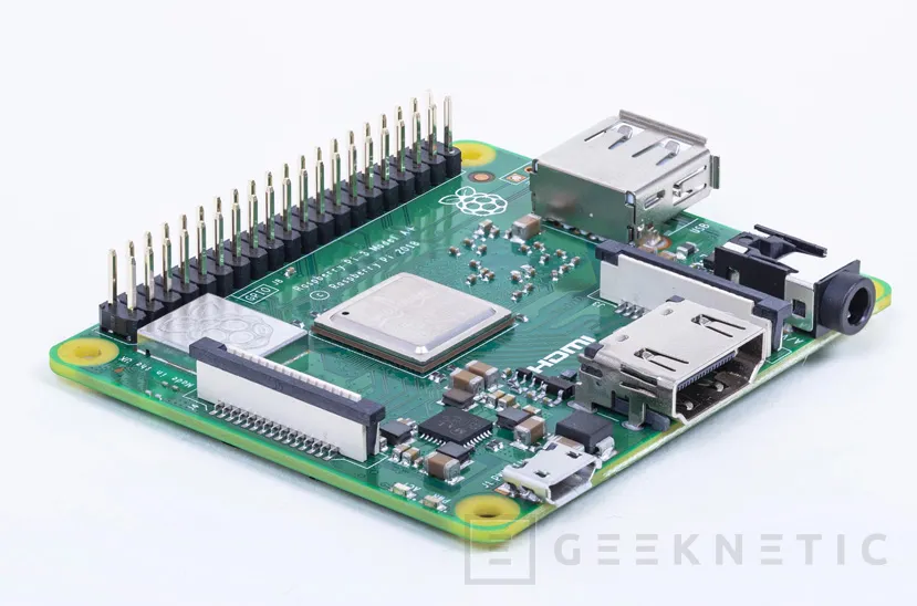 Geeknetic La Raspberry Pi Model 3 A+ está disponible por menos de 28 euros con compatibilidad mecánica con la Pi original 1