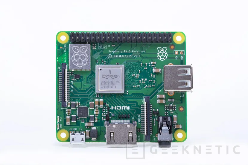 Geeknetic La Raspberry Pi Model 3 A+ está disponible por menos de 28 euros con compatibilidad mecánica con la Pi original 2