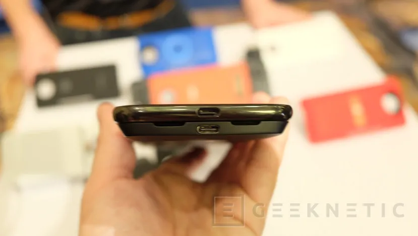 Geeknetic Motorola lanza un módulo 5G acoplable al Moto Z3 con un Snapdragon 855 y un modem X50 en su interior 5