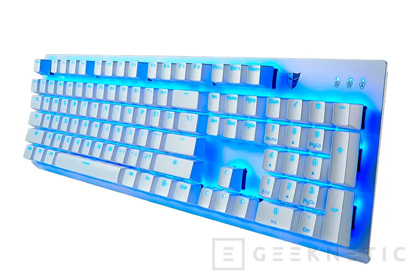 Geeknetic Tesoro Gram MX One, un teclado mecánico con interruptores Cherry MX y diseño minimalista 1
