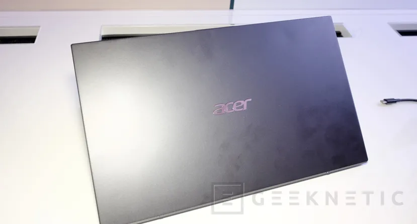 Geeknetic El Acer Swift 7 reduce sus marcos a la mínima expresión para conseguir un 92% de proporción pantalla/cuerpo 6