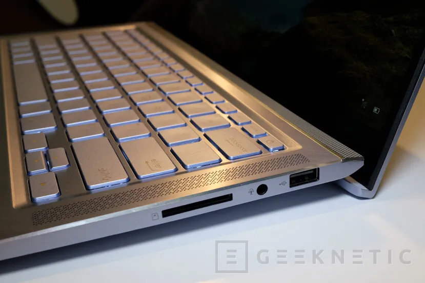Geeknetic ASUS estrena dos nuevos modelos de ZenBook con procesadores Intel de octava generación y tarjeta gráfica NVIDIA 2