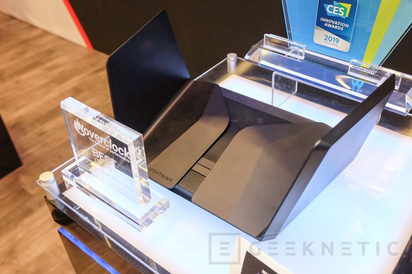 Geeknetic WiFi 6 a 6 Gbps y Multi-GIG a 5 Gbps en el llamativo router &quot;con alas&quot;  Netgear Nighthawk AX12 1