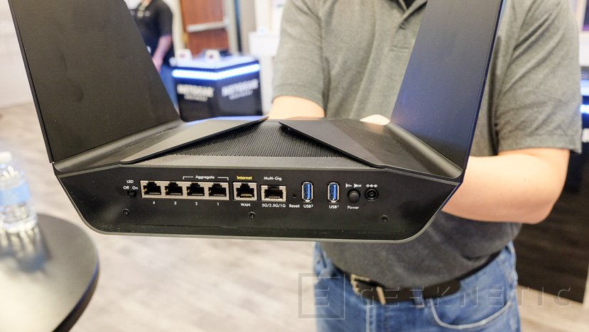 Geeknetic WiFi 6 a 6 Gbps y Multi-GIG a 5 Gbps en el llamativo router &quot;con alas&quot;  Netgear Nighthawk AX12 3
