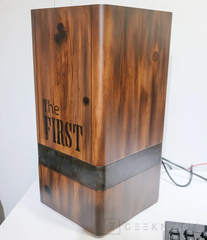Geeknetic Así luce la caja con refrigeración pasiva para PC Monsterlabo The First 5
