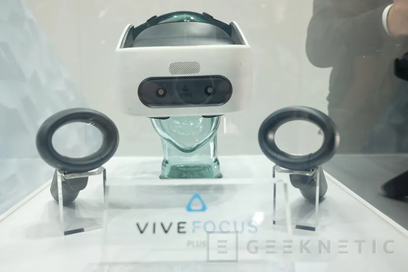 Geeknetic HTC presenta las Vive Focus Plus, unas gafas de realidad virtual sin necesidad de PC o smartphone 1