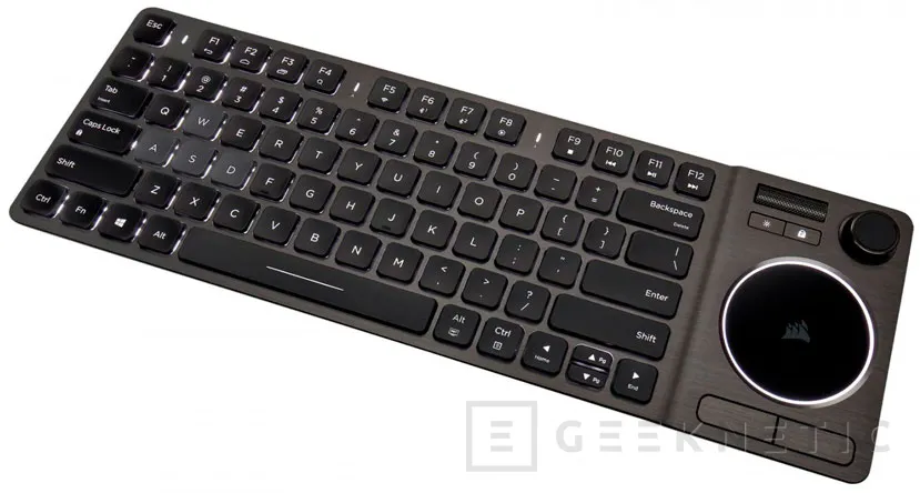 Geeknetic El teclado Corsair K83 incorpora touchpad y joystick para hacerlo más versátil 1