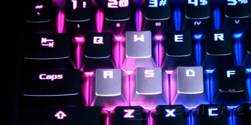 Geeknetic El teclado gaming mecánico ASUS ROG Strix Scope cuenta con una tecla CTRL más ancha, RGB y Cherry MX Red 2