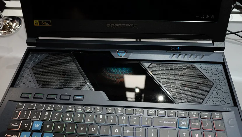 Geeknetic El portátil gaming Acer Predator Helios 700 con RTX 2080 y Core i9 es el primero del mundo con teclas analógicas 3