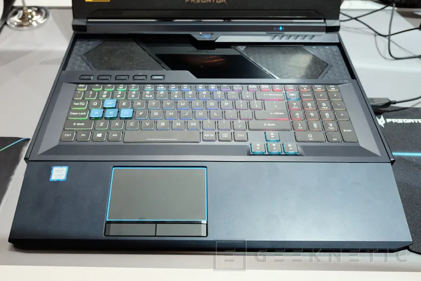 Geeknetic El portátil gaming Acer Predator Helios 700 con RTX 2080 y Core i9 es el primero del mundo con teclas analógicas 2