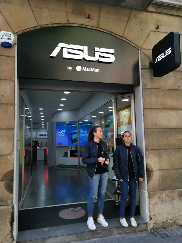 Geeknetic Barcelona es el hogar de la primera tienda exclusiva de ASUS en España 1