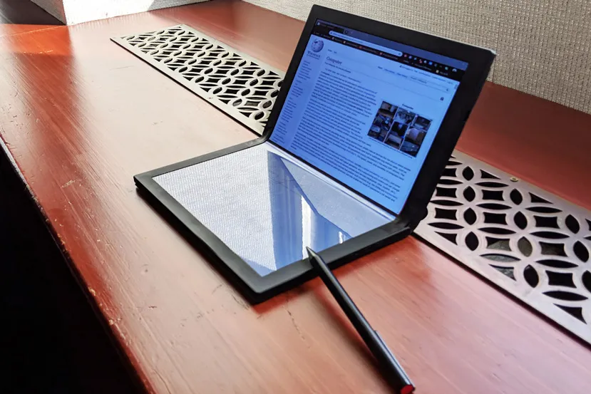 Geeknetic Lenovo se aventura en sacar el primer portátil plegable del mundo con su ThinkPad X1, con pantalla OLED de 13.3 pulgadas 1