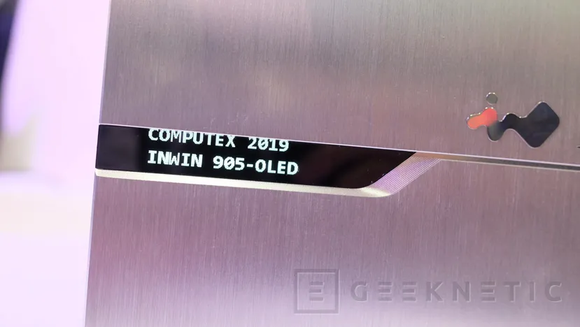 Geeknetic InWin añade una pantalla OLED a su semi torre 905 con soporte para placas E-ATX 3