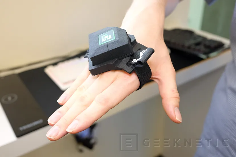 Geeknetic CapLab nos enseña como funciona su wearable BCON para controlar los juegos con manos y pies 1
