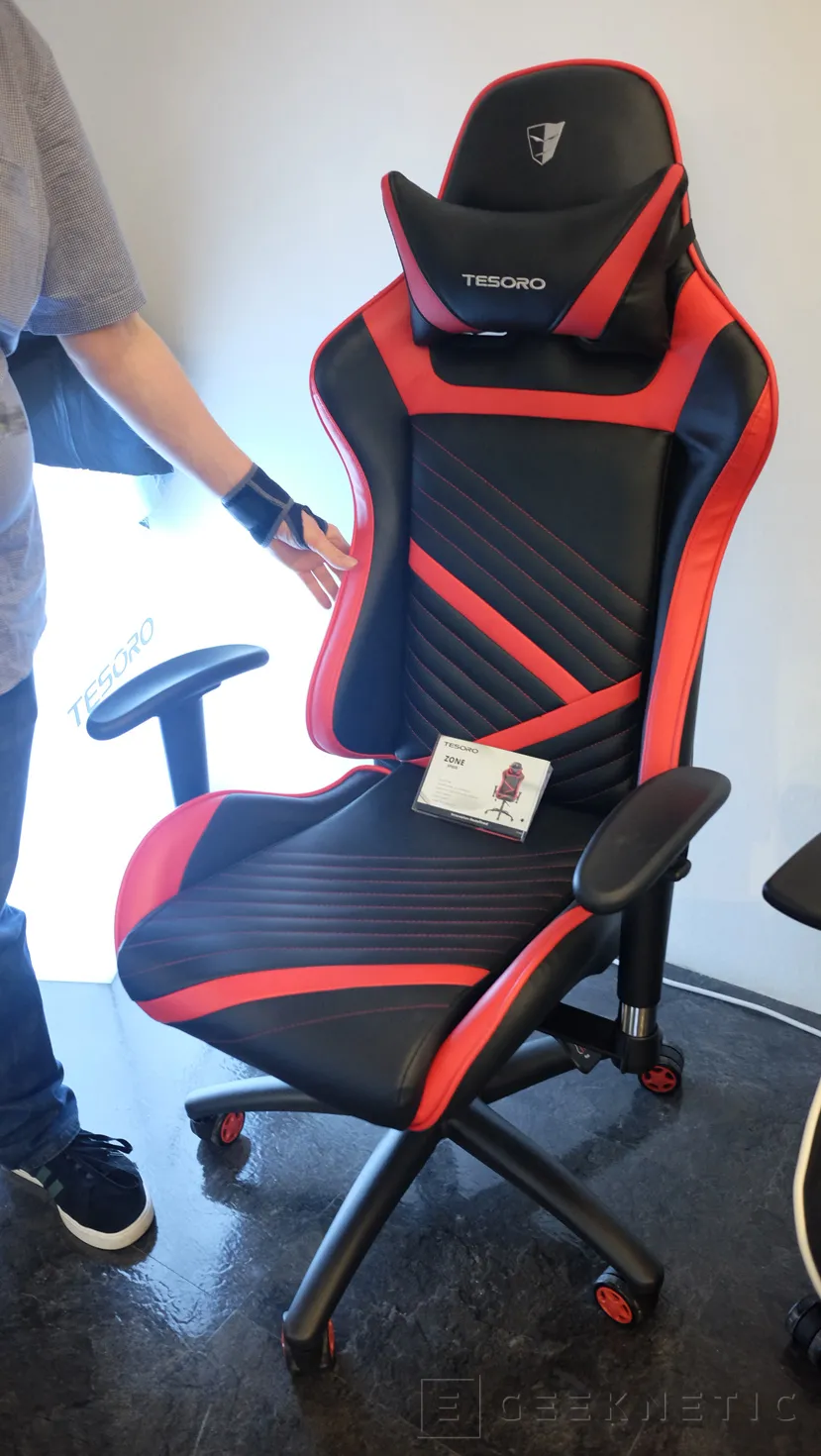 Geeknetic Tesoro muestra sillas gaming y alfombrillas RGB con carga inalámbrica en el Computex 1