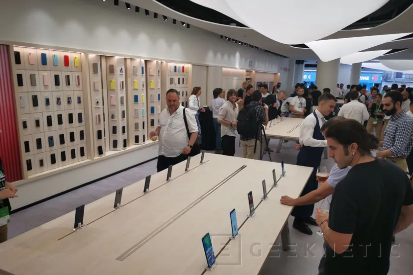 Geeknetic Huawei abre su primera tienda oficial en España con 1000 metros cuadrados en plena Gran Vía de Madrid 5