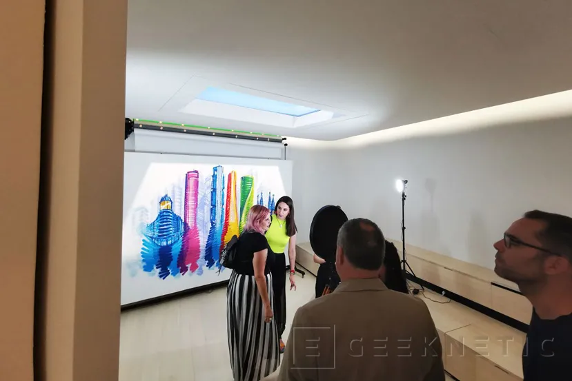 Geeknetic Huawei abre su primera tienda oficial en España con 1000 metros cuadrados en plena Gran Vía de Madrid 2