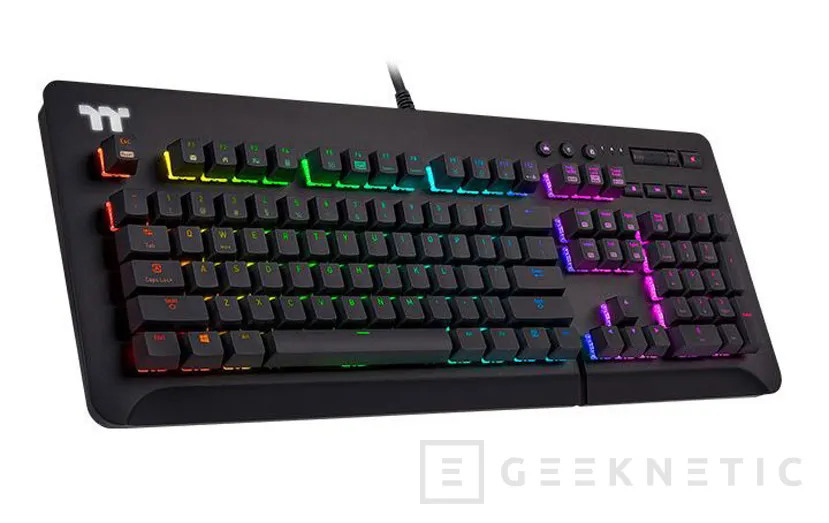 Geeknetic Interruptores Razer o Cherry MX para escoger con los teclados mecánicos Level 20 GT RGB de Thermaltake 2