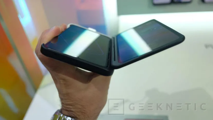 Geeknetic El LG G8X ThinQ apuesta por la doble pantalla con el accesorio Dual Screen 4