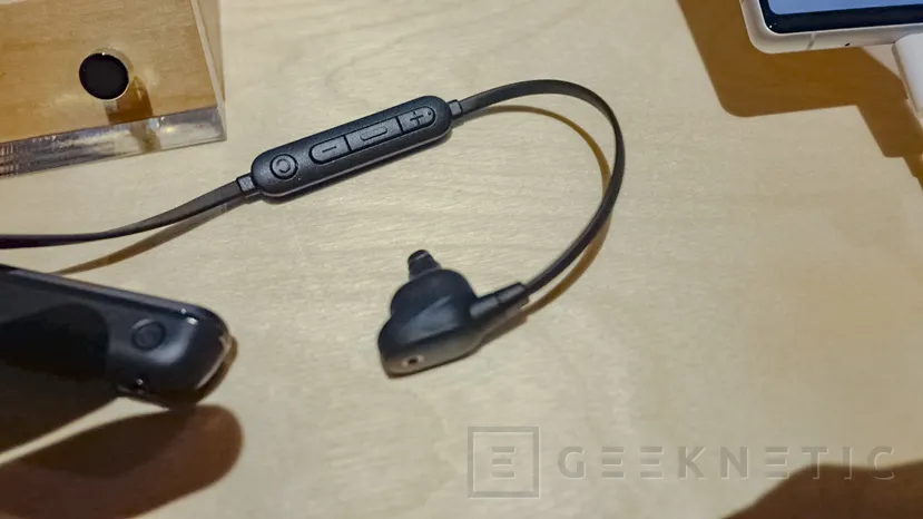 Geeknetic Los Sony WI-1000XM2 disfrutan de cancelación de ruido activa y banda de ajuste al cuello 2